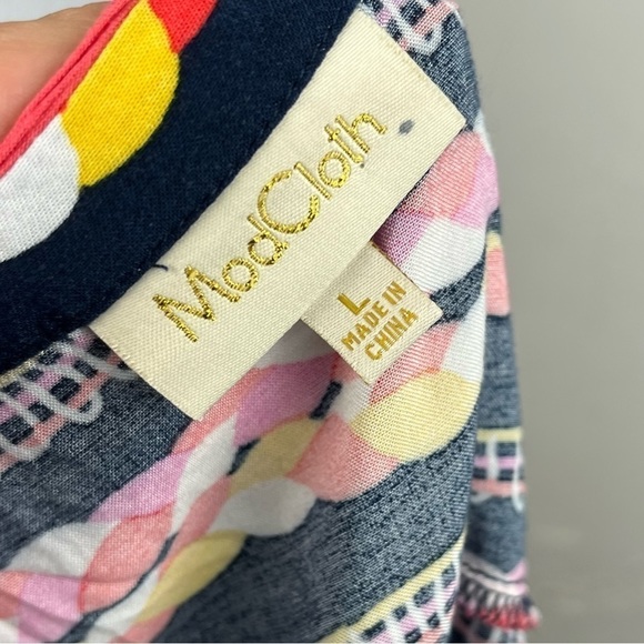 𝅺MODCLOTH Sleeveless Blouse V-neck Large - Picture 8 of 10